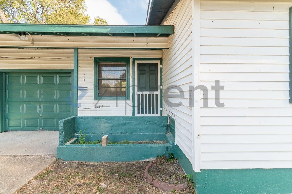 707 Dunn Cir - Photo 2 of 22