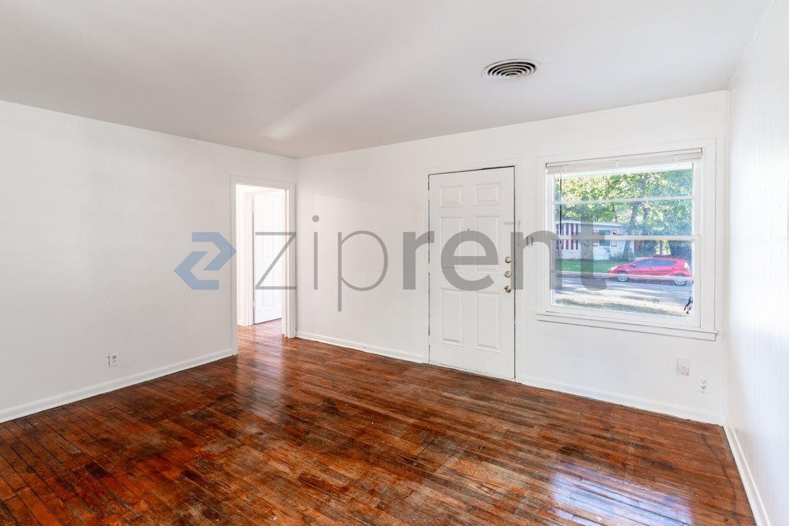 707 Dunn Cir - Photo 5 of 22