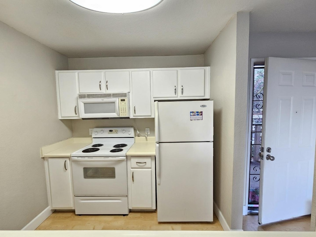695 Bristol Dr #380 - Photo 2 of 10