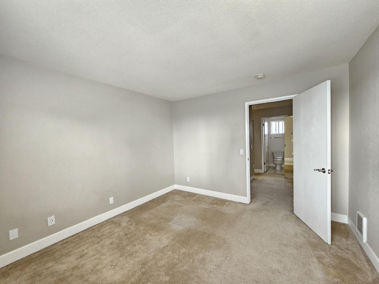 695 Bristol Dr #380 - Photo 5 of 10