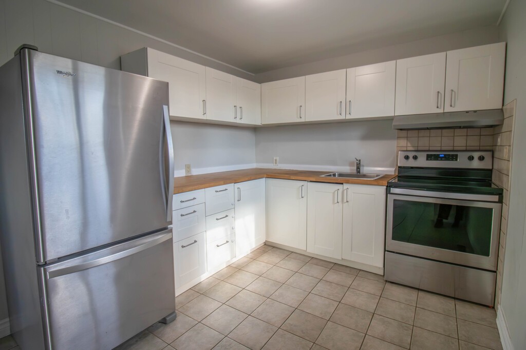 300 Alberta Street - 3 - Photo 5 of 19