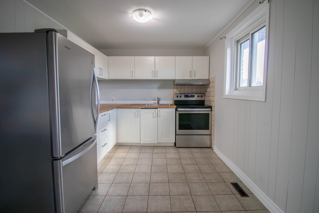 300 Alberta Street - 3 - Photo 6 of 19