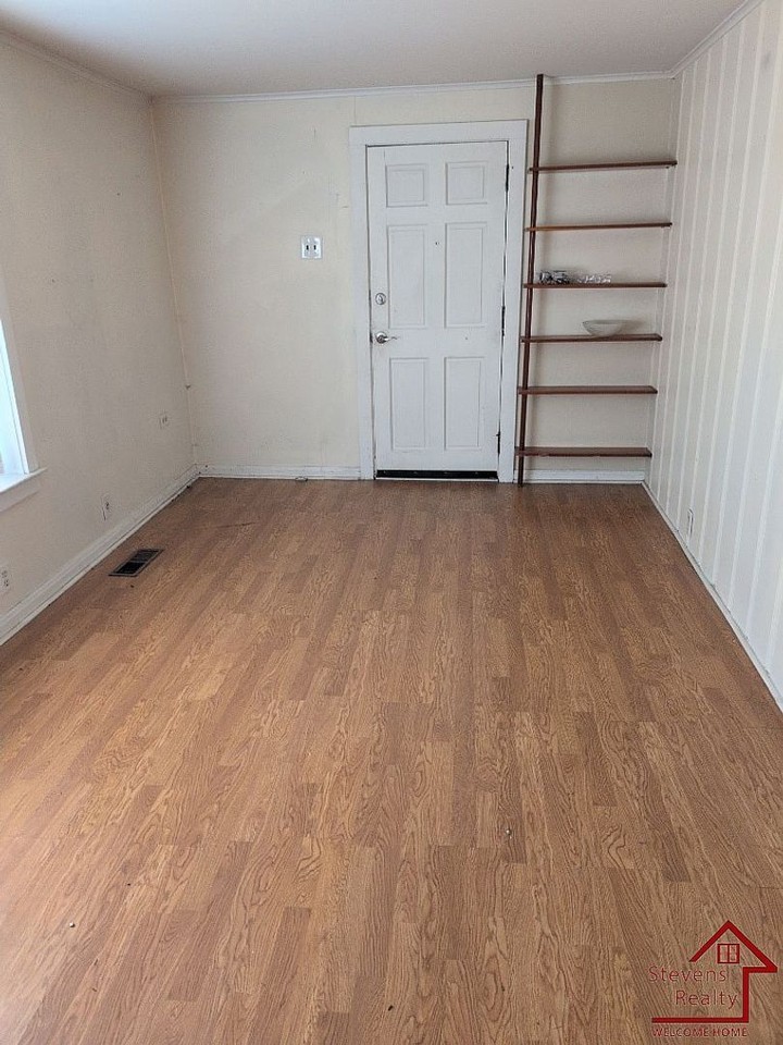 317 Susong Dr - Photo 2 of 9