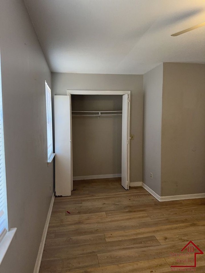 317 Susong Dr - Photo 3 of 9