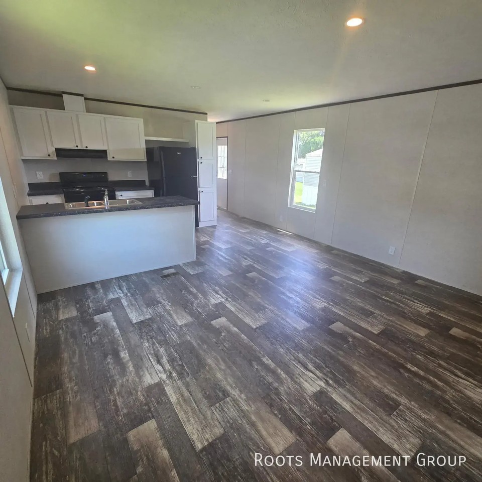 6 Douglas Dr #6D - Photo 2 of 14