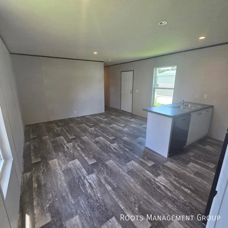 6 Douglas Dr #6D - Photo 3 of 14