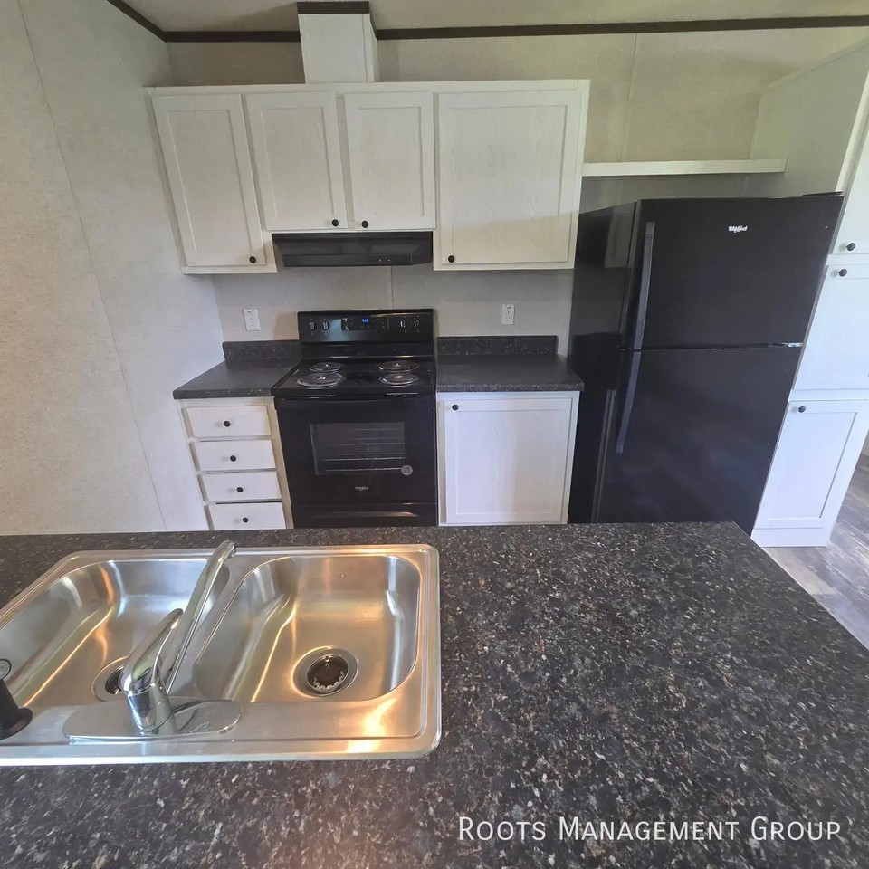 6 Douglas Dr #6D - Photo 4 of 14