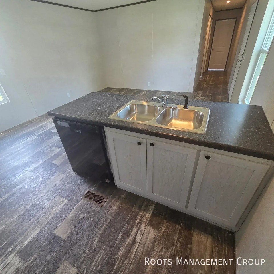 6 Douglas Dr #6D - Photo 5 of 14