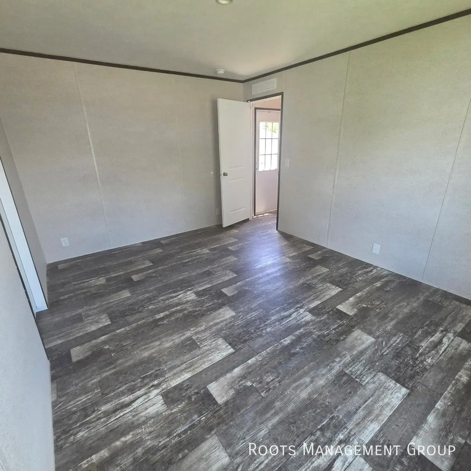 6 Douglas Dr #6D - Photo 7 of 14