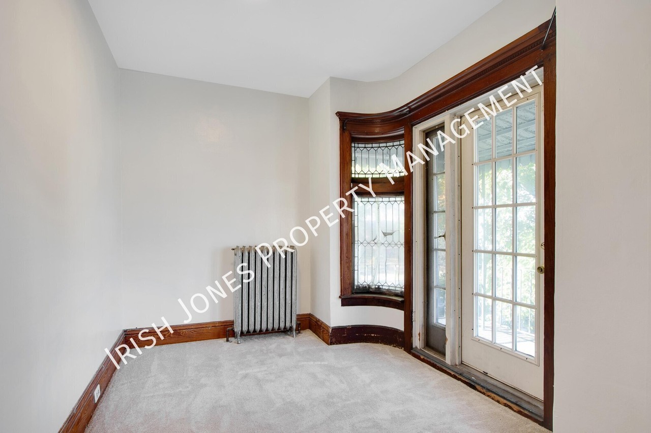 7 Seneca Parkside - Photo 2 of 17
