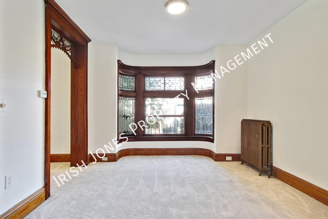 7 Seneca Parkside - Photo 3 of 17