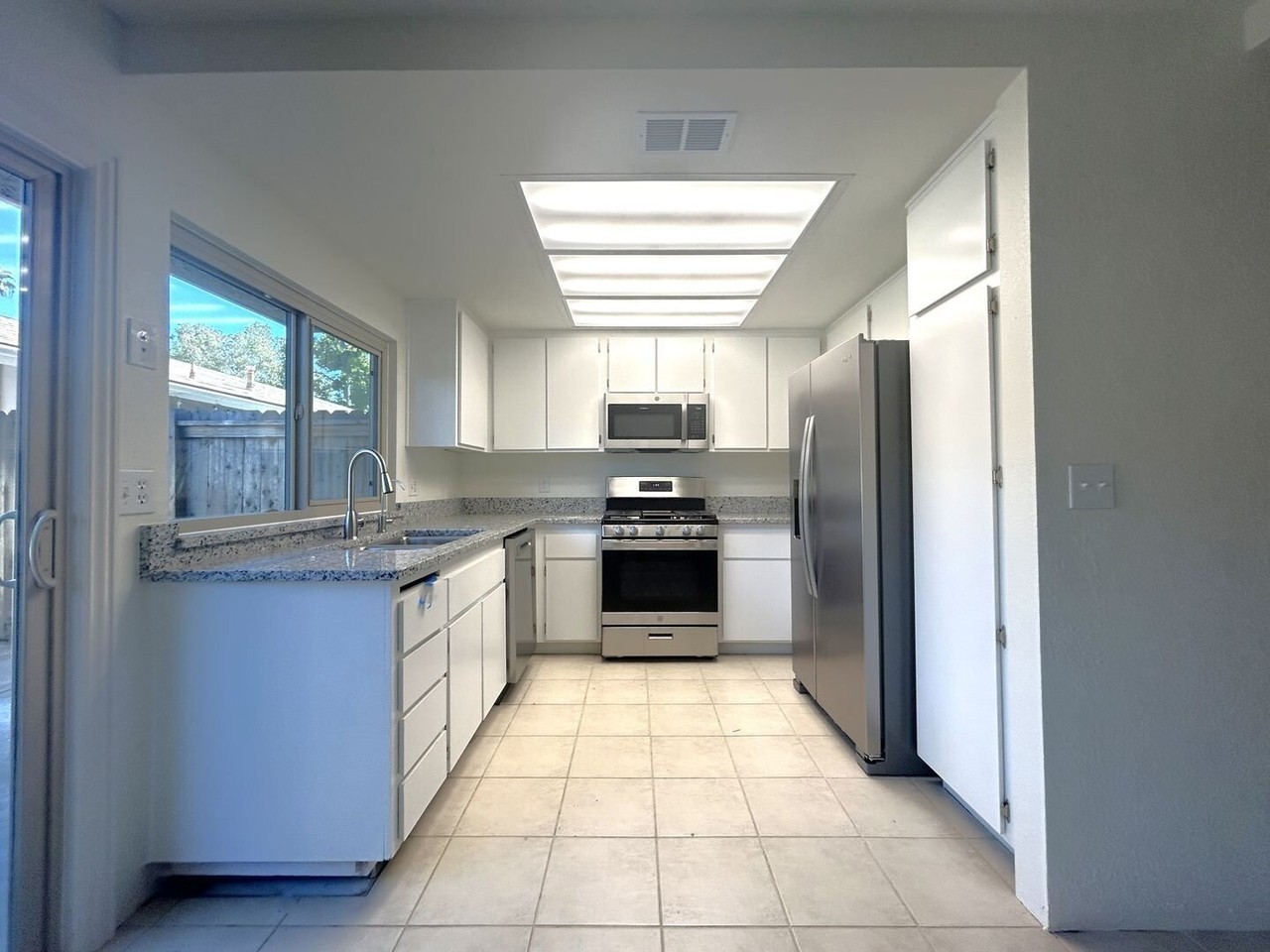 15202 Shadybend Dr #19 - Photo 3 of 23