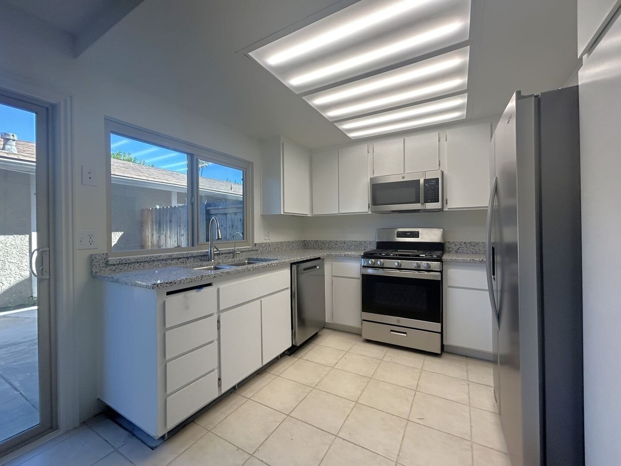 15202 Shadybend Dr #19 - Photo 4 of 23