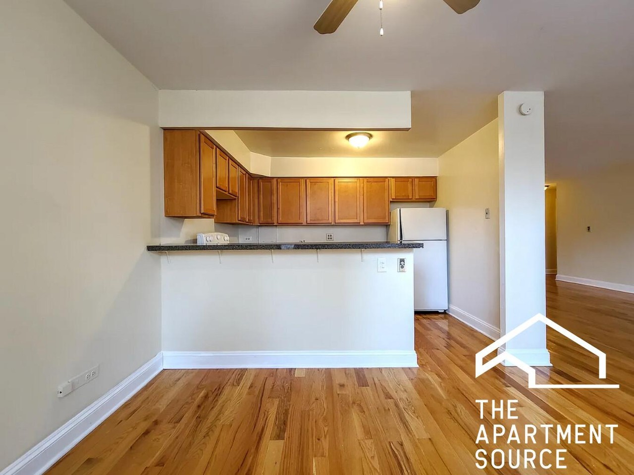 1446 N Dearborn St #E5 - Photo 4 of 10
