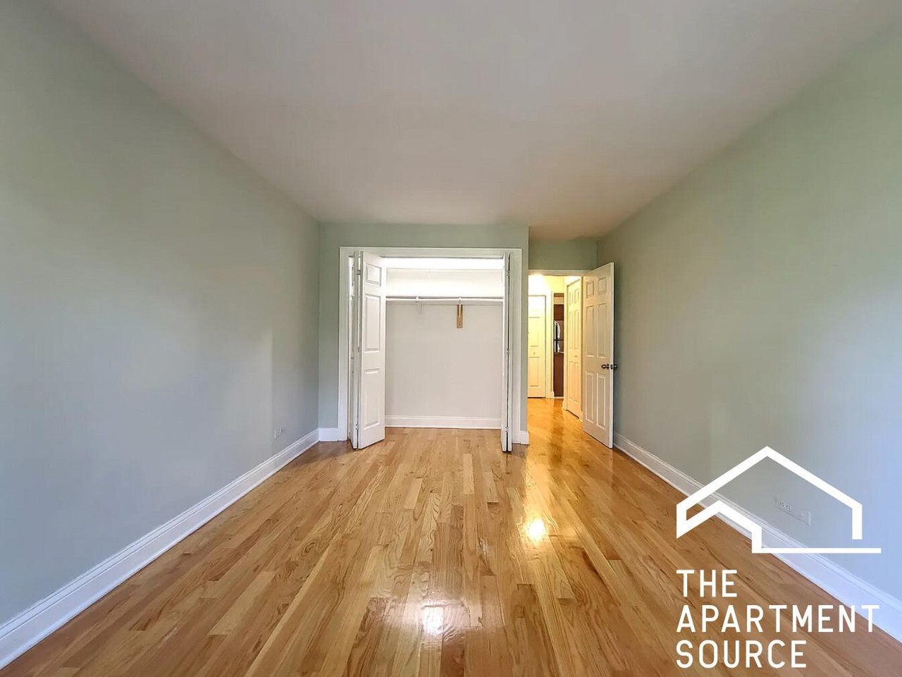 1446 N Dearborn St #E5 - Photo 7 of 10
