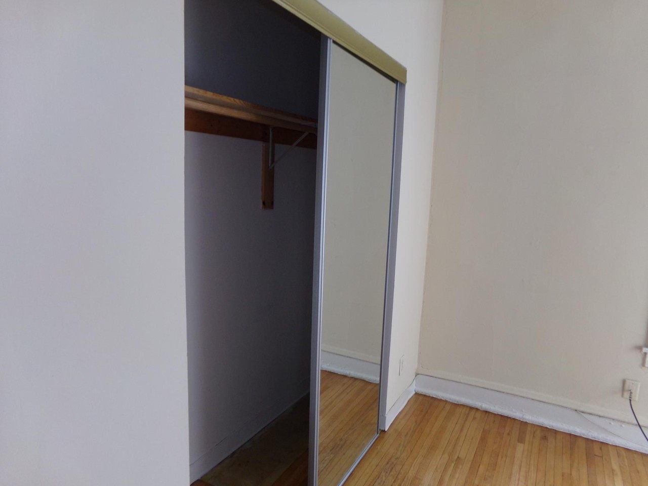 1326 W Estes Ave #X2S - Photo 7 of 8