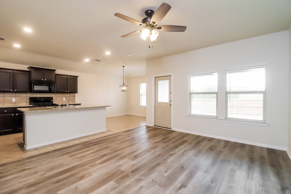 844 Wylie St - Photo 4 of 16