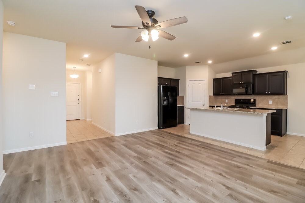 844 Wylie St - Photo 5 of 16