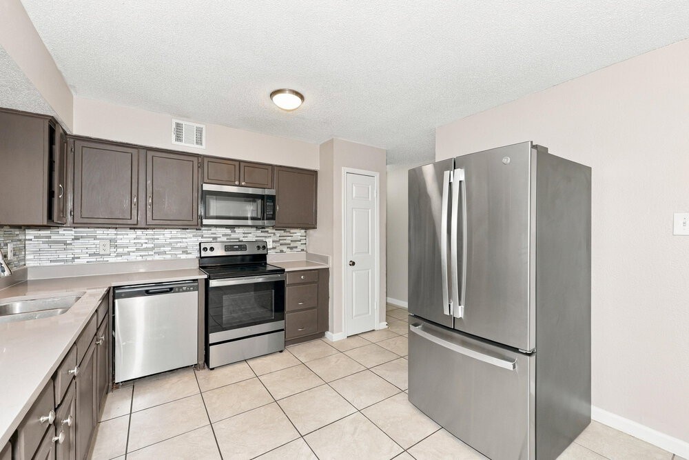 2241 Collier Ct - Photo 7 of 17