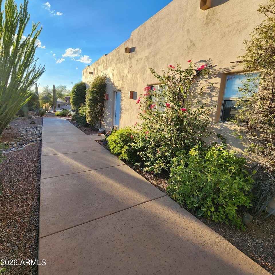 55823 N 329th Dr - Photo 3 of 34