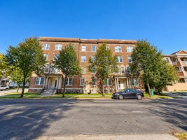 featured image of 1 Hitchcock Rd