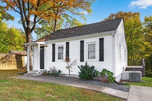 featured image of 1238 Commerce St