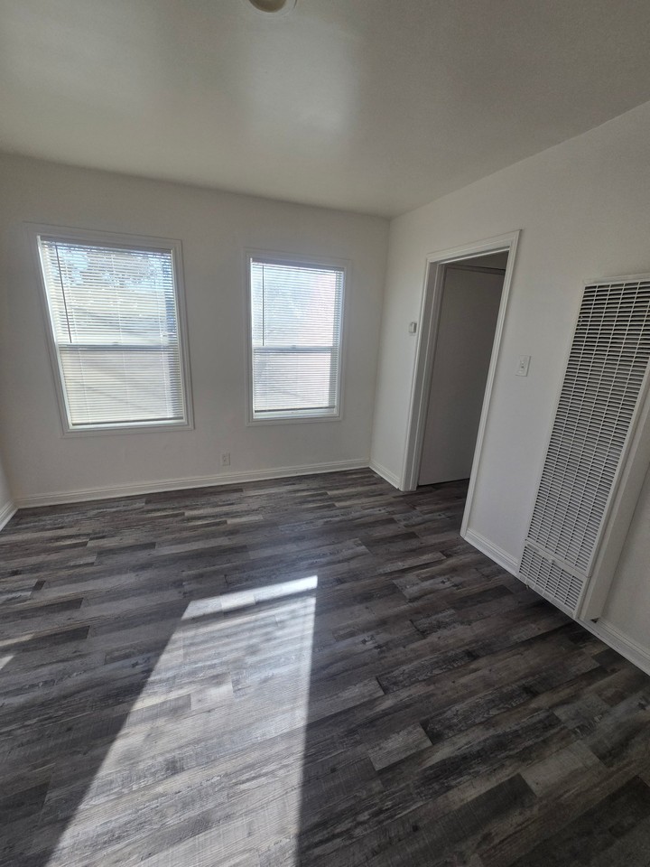 9548 Bowman Ave #B - Photo 3 of 8
