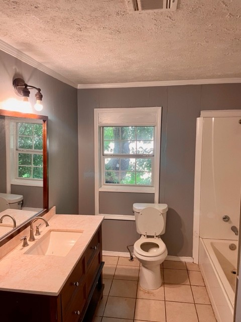 104 W Evergreen St - Photo 3 of 10