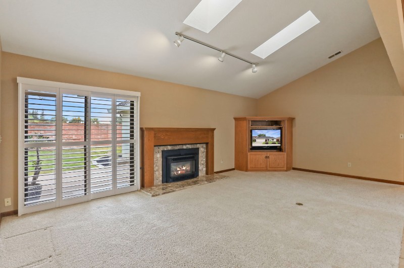 2323 Eilers Ln - Photo 3 of 18