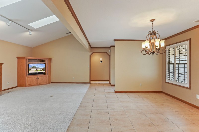 2323 Eilers Ln - Photo 4 of 18