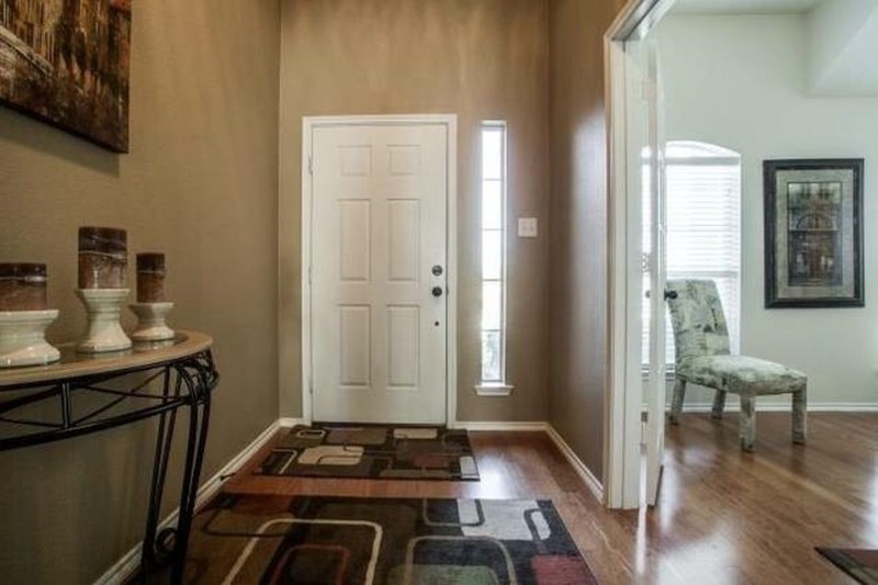 496 Northbrook Ave - Photo 3 of 17