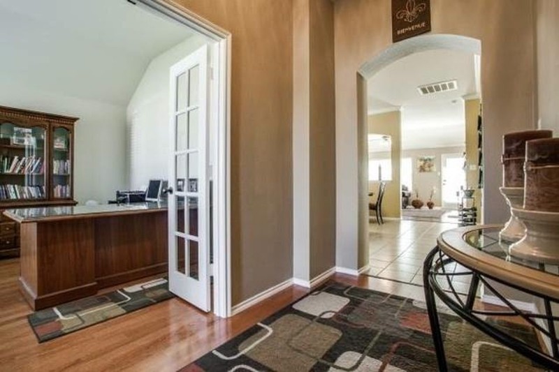 496 Northbrook Ave - Photo 4 of 17