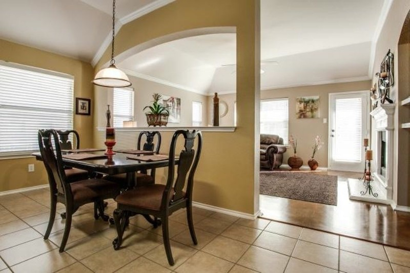 496 Northbrook Ave - Photo 5 of 17