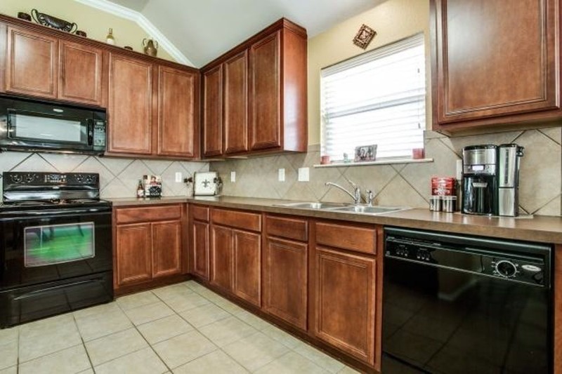 496 Northbrook Ave - Photo 6 of 17