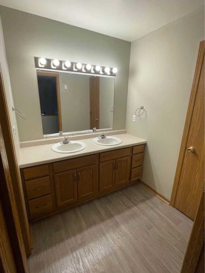 127 9th St S - Photo 4 of 11