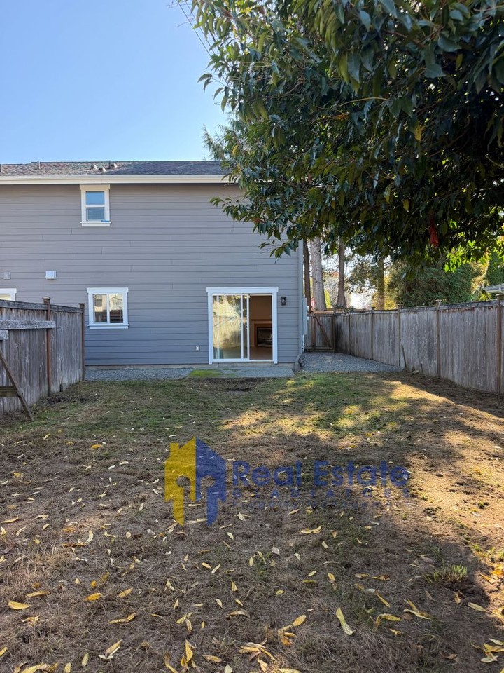 647 Pike St - Photo 5 of 24