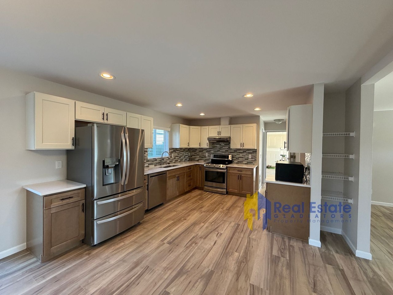 647 Pike St - Photo 7 of 24