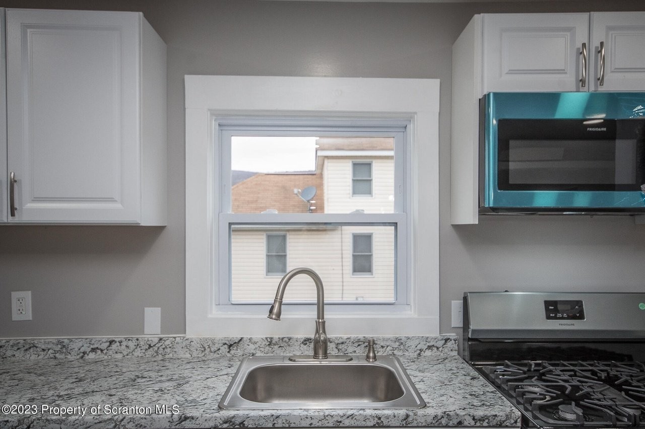 115 Betty St - Photo 7 of 16