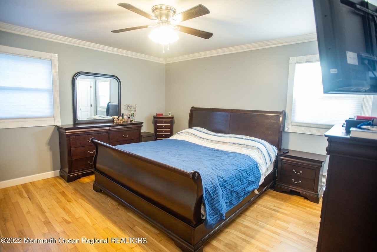 384 Essex Dr - Photo 7 of 23