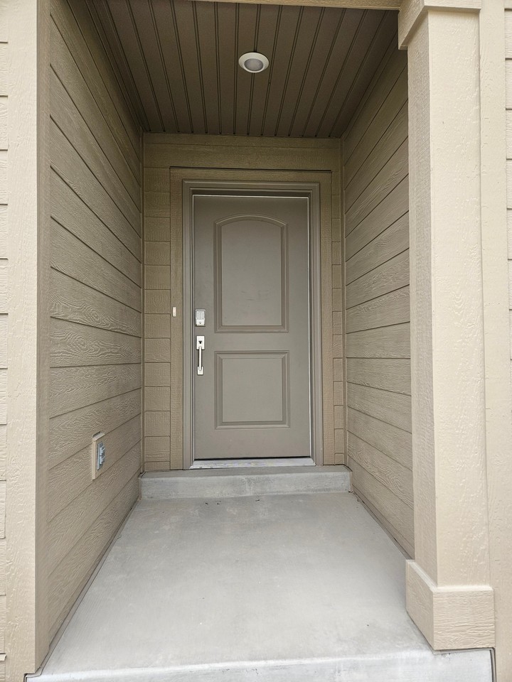 2005 E Sand Hollow Dr - Photo 2 of 20