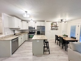 featured image of 909 S Main St