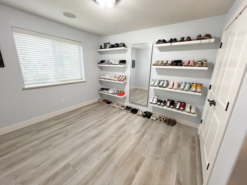 909 S Main St - Photo 4 of 11