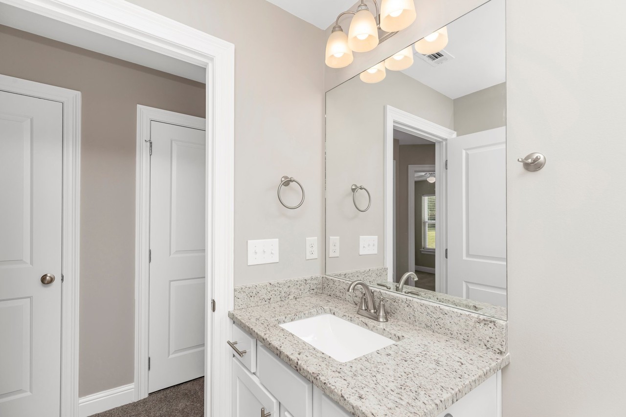 814 Bayshore Dr - Photo 3 of 10