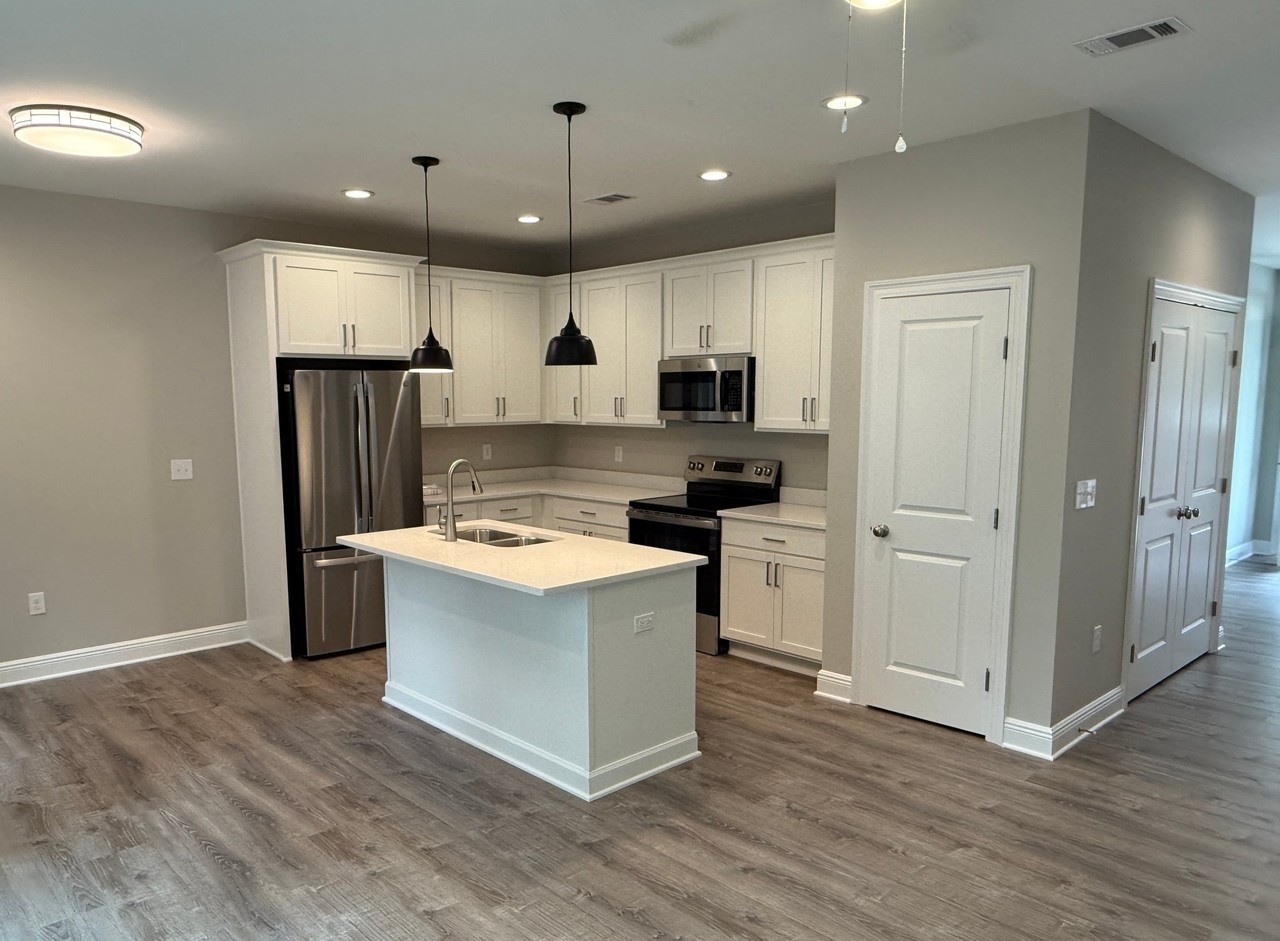 814 Bayshore Dr - Photo 4 of 10
