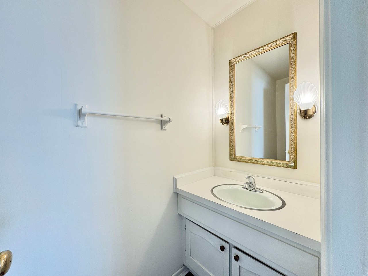 5015 Lawndale Dr Apt D - Photo 3 of 16