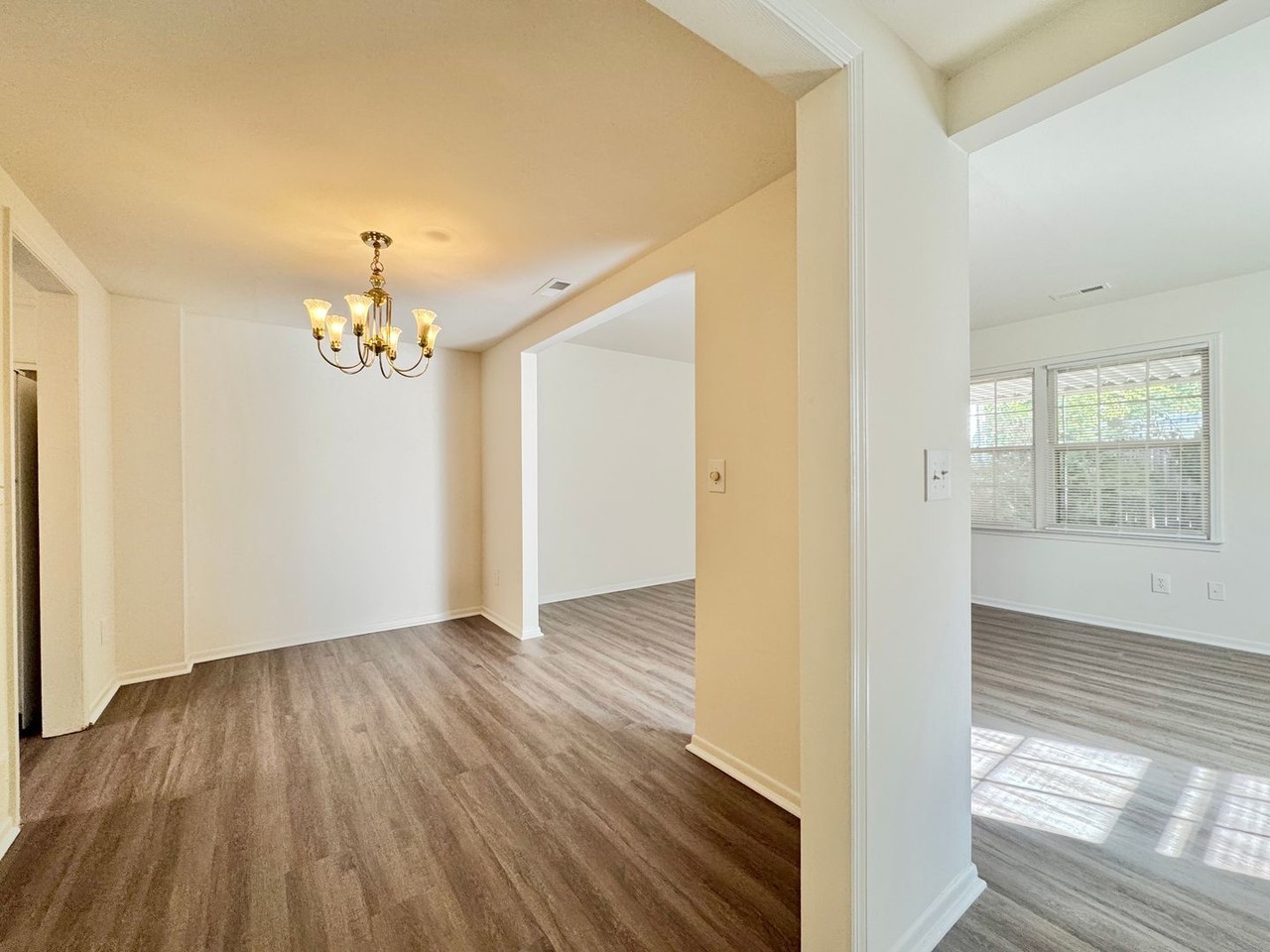 5015 Lawndale Dr Apt D - Photo 4 of 16