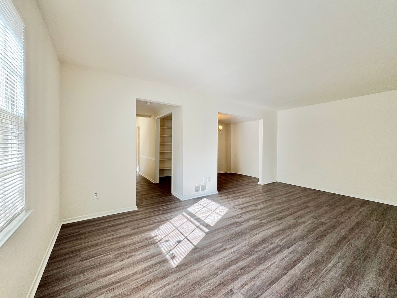 5015 Lawndale Dr Apt D - Photo 5 of 16