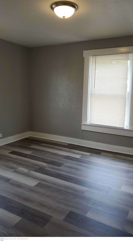 584 Saint Joseph Ave - Photo 4 of 14