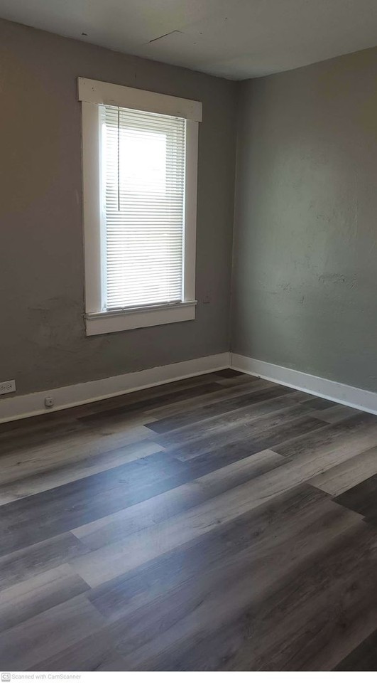 584 Saint Joseph Ave - Photo 7 of 14