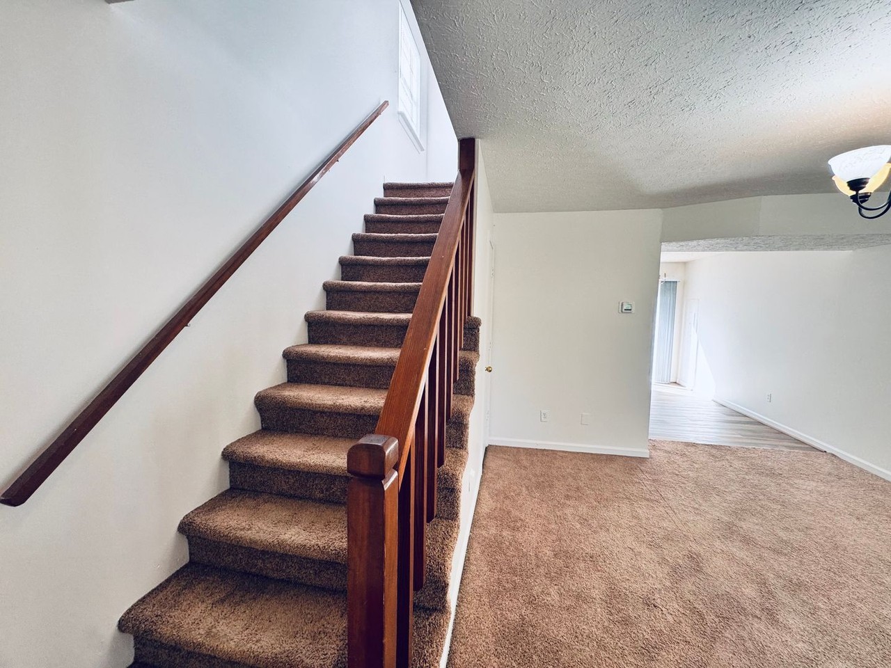 2317 Acorn St - Photo 4 of 14
